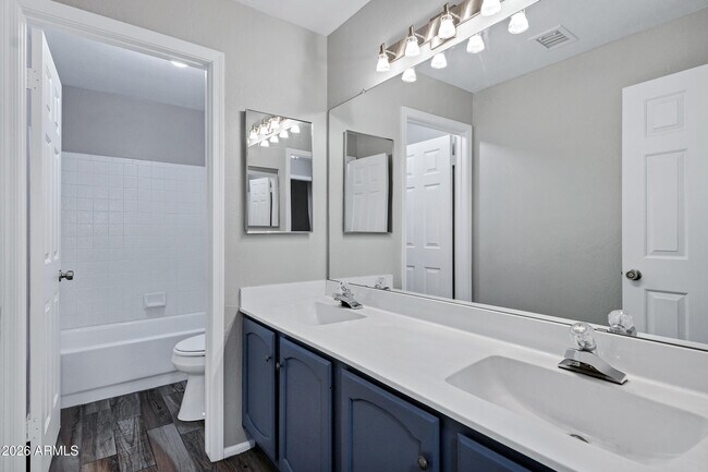 Building Photo - 4315 E Rocky Slope Dr
