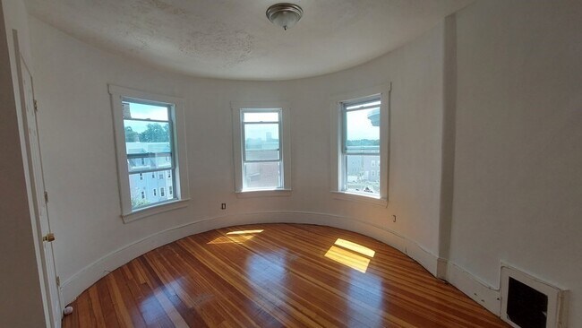 Building Photo - 7 Topliff St