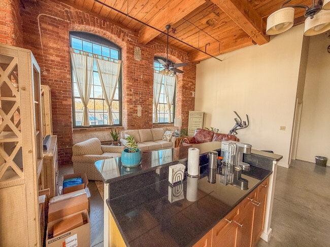 Building Photo - 328 Mills Ave