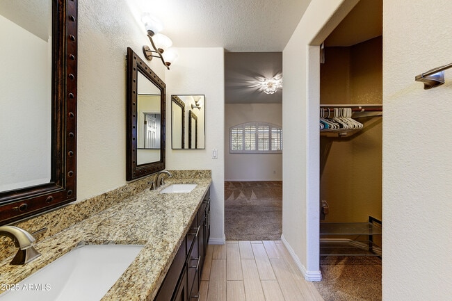 Building Photo - 8653 E Royal Palm Rd