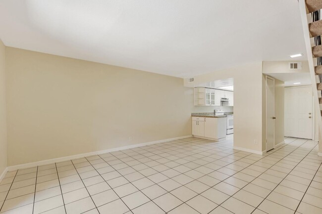 Building Photo - 985 Bellhurst Ave