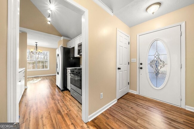 Building Photo - 198 Lakeview Dr