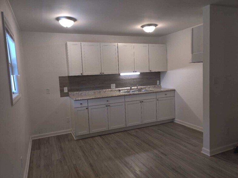 Building Photo - 3300 Starlight Dr