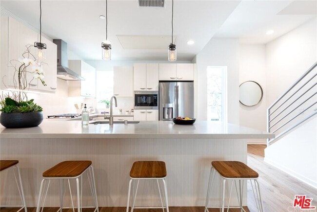 Building Photo - 4821 1/2 Craner Ave