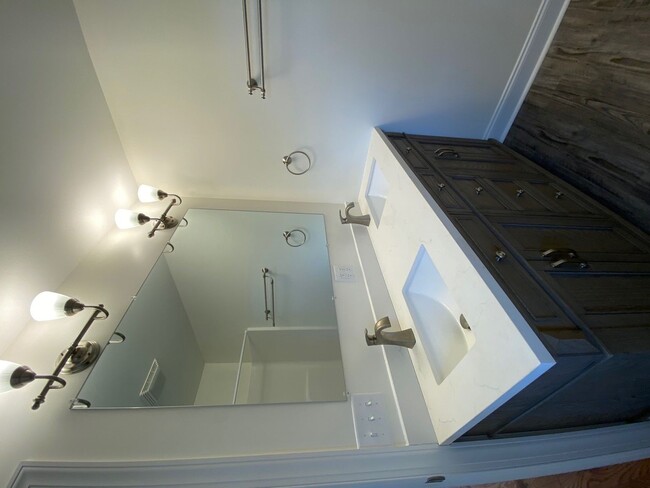 Building Photo - Pristine Duplex with Hardwood Floors and M...