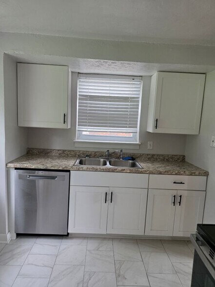 Building Photo - 155 Pennoak Dr