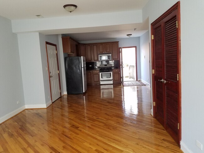 Building Photo - 5741 N Kimball Ave