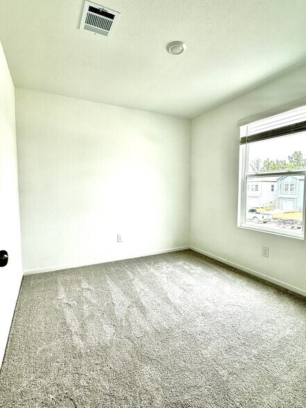 Building Photo - 934 Pertuso Ln
