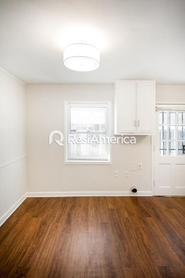 Building Photo - Newly Renovated 3/1 In 38111