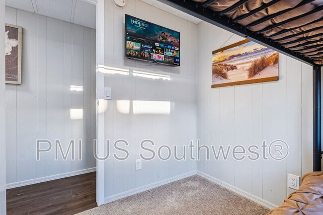 Building Photo - 437 Riverfront Dr