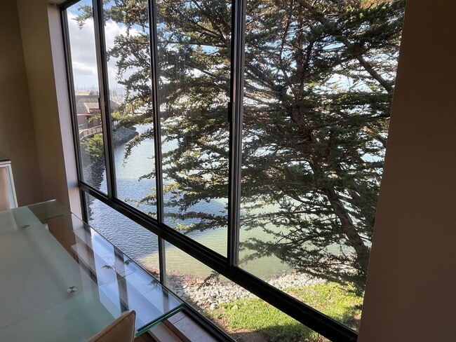 Building Photo - Designer Living in Waterfront Furnished Condo