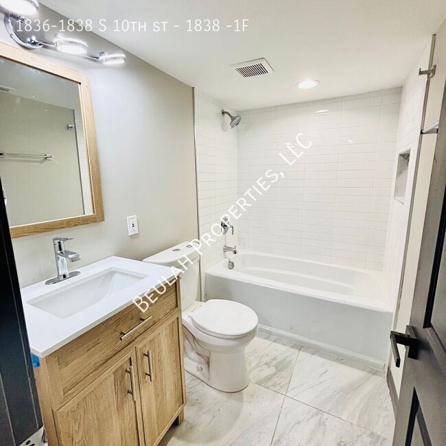 Building Photo - Bright Soulard 2bd/2bath Townhouse (baseme...