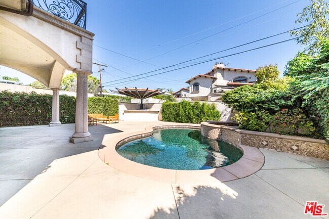 Building Photo - 458 Flores St