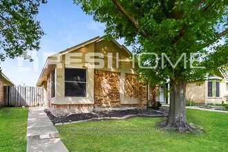 Building Photo - 925 Old Barn Ln