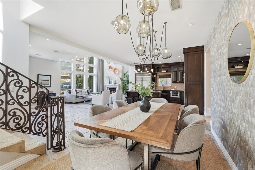 Building Photo - 5433 E The Toledo