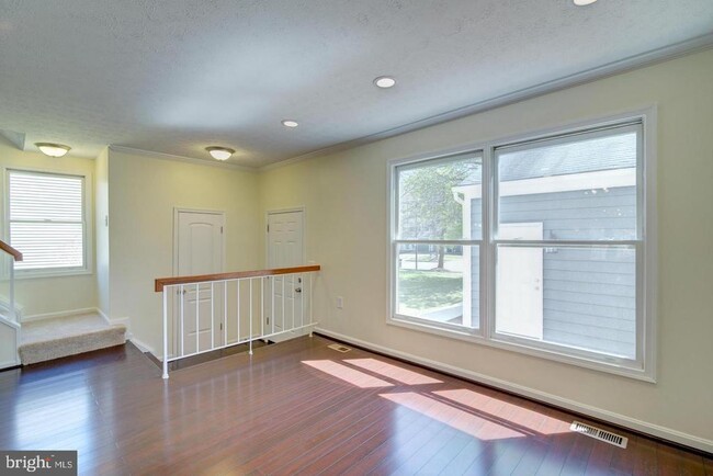 Building Photo - 14510 Mayfair Dr