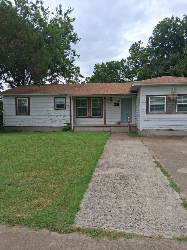 Building Photo - 1414 Alta Mira Dr