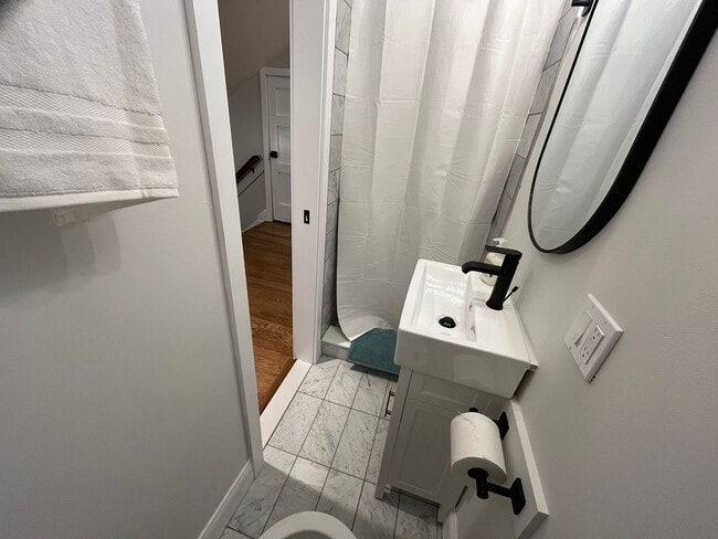 Building Photo - Dennison Ave 866-868 CR