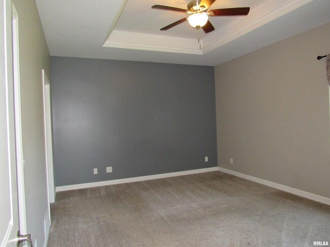 Building Photo - 405 E Palace Row