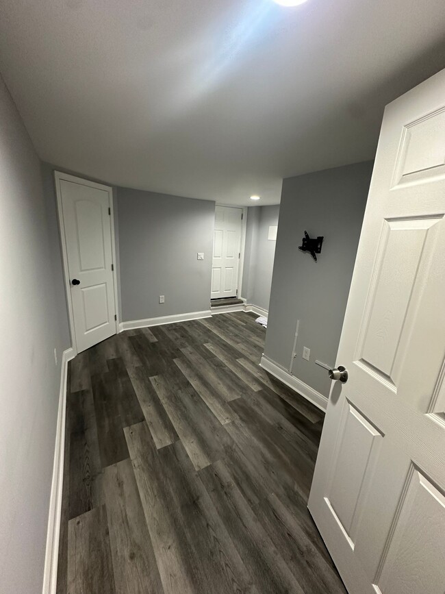 Building Photo - 407 N Lakewood Ave