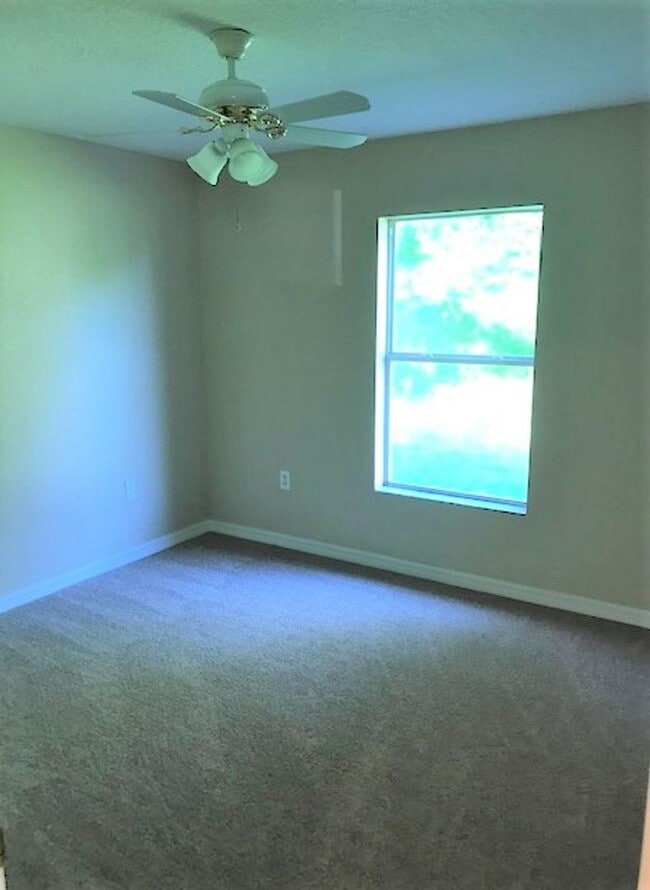 Building Photo - 3,2,2 With Great Room