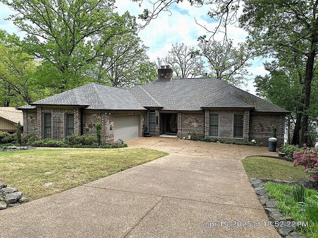 Building Photo - Live on the Lake in Lakeland!!