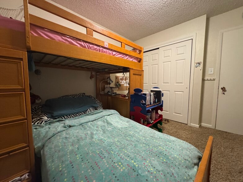 Building Photo - 100 Lawley Dr