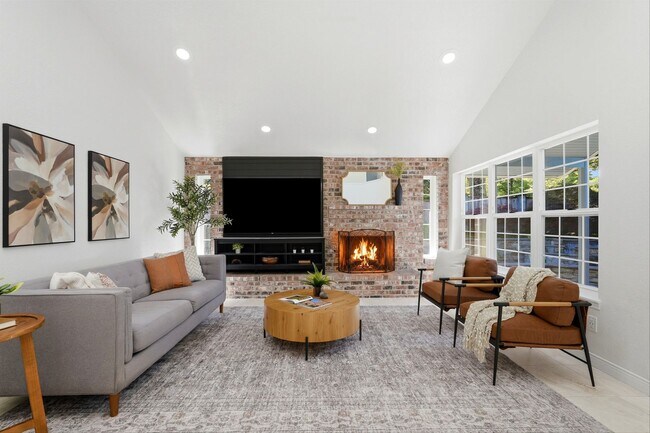 Building Photo - 17903 Ridge Lake Dr