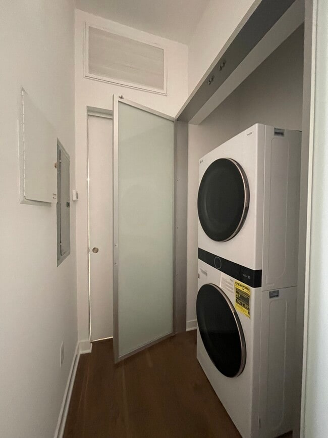 Laundry closet - 4080 Glencoe Ave