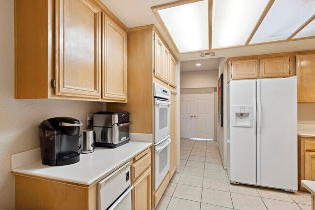 Building Photo - 48538 Via Amistad