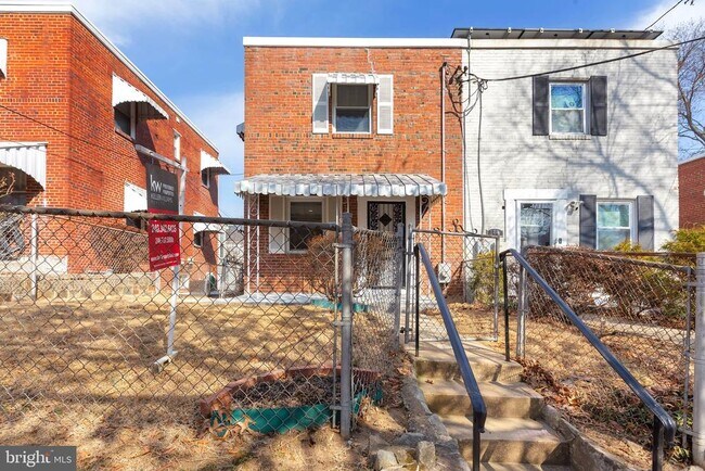 Building Photo - 151 Darrington St SW