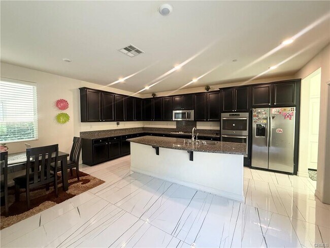 Building Photo - 28635 Parkside Dr