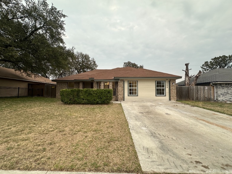 Building Photo - 2604 Lazy Ridge Dr