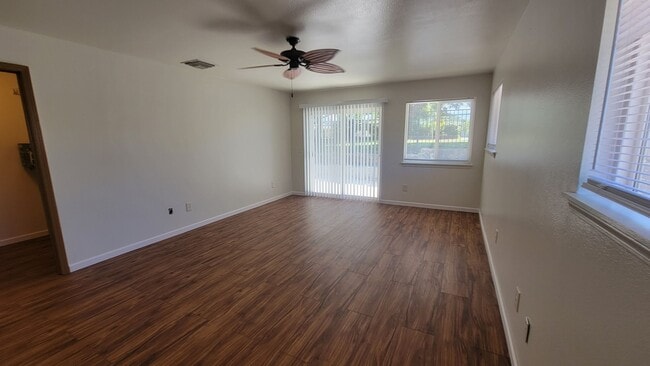 Building Photo - Maui Lani