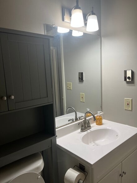 Bathroom - 716 Rhodes St