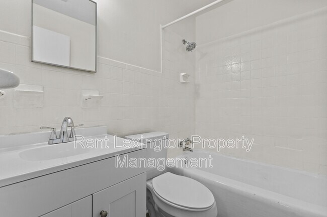 Building Photo - 1707 Sarasota Ct