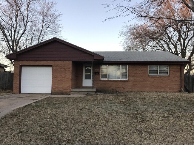 Building Photo - 8126 E Indianapolis St