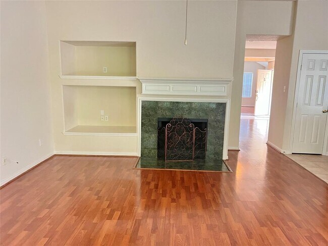 Building Photo - 42 W Foxbriar Forest Cir