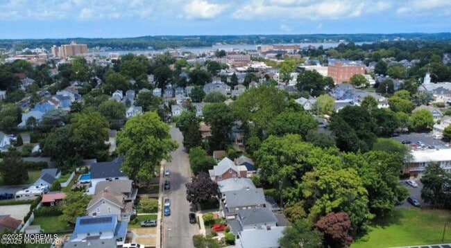 Building Photo - 208 E Bergen Pl