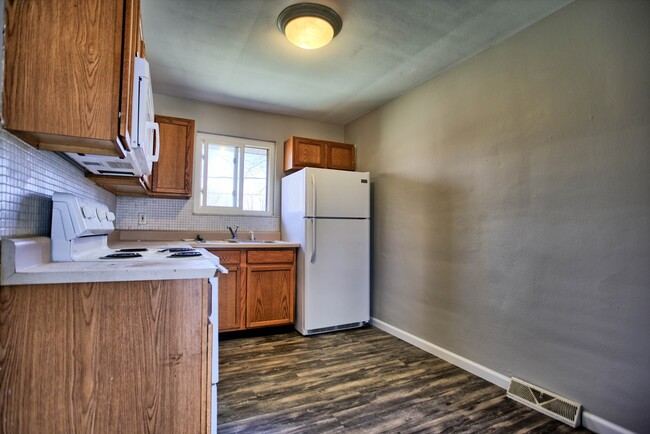 Building Photo - Completely Renovated 2 Bedroom Duplex in Collinsville - Great price and lots of space!