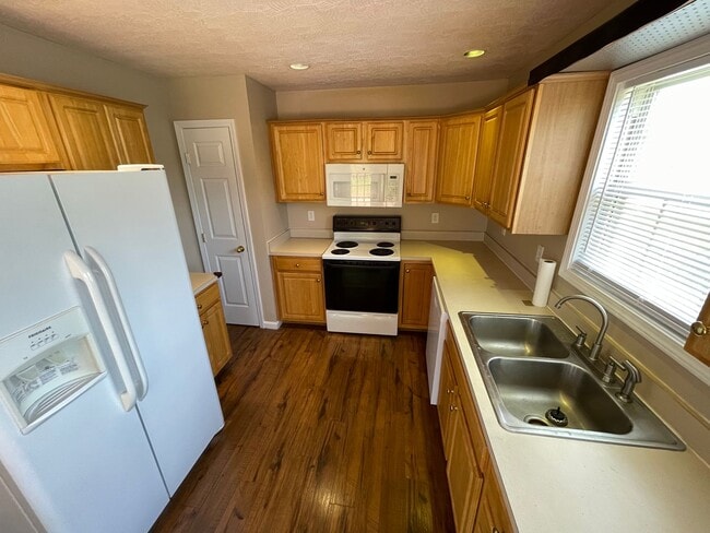 Building Photo - Fantastic Home in Shelbyville!