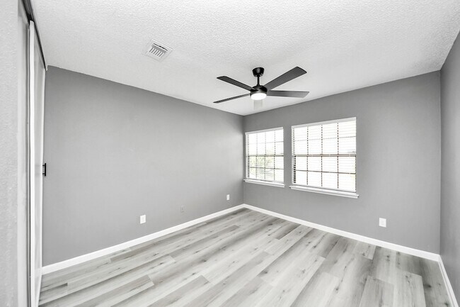 Building Photo - 6281 Ludington Dr