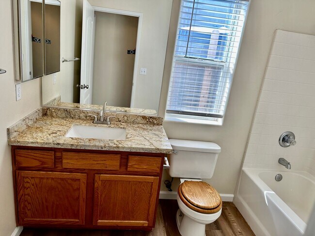 Building Photo - Northwest Dream Home!!!! 3+2 Granite Counters, Hardwood Floors, 3 Car Garage, RV Parking, and New...