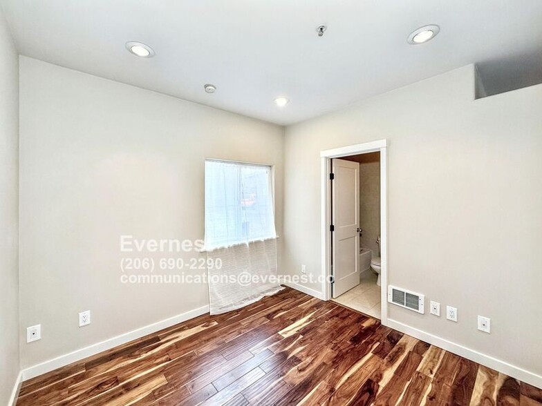 Building Photo - 10021 7th Ave NW