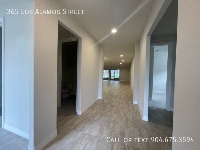 Building Photo - 365 Los Alamos St