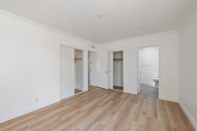 Building Photo - 1008 N Stanley-6