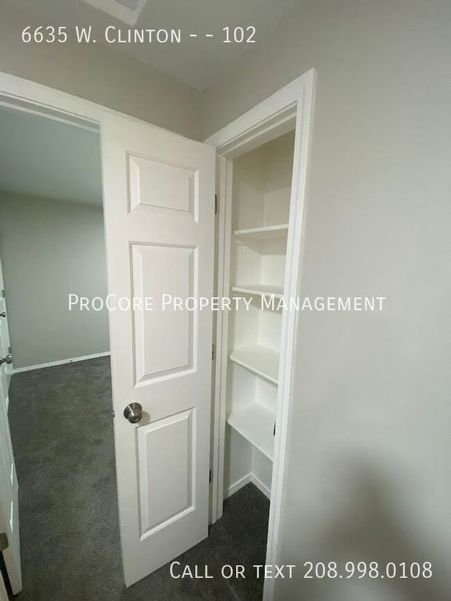 Building Photo - 6635 W Clinton Ln