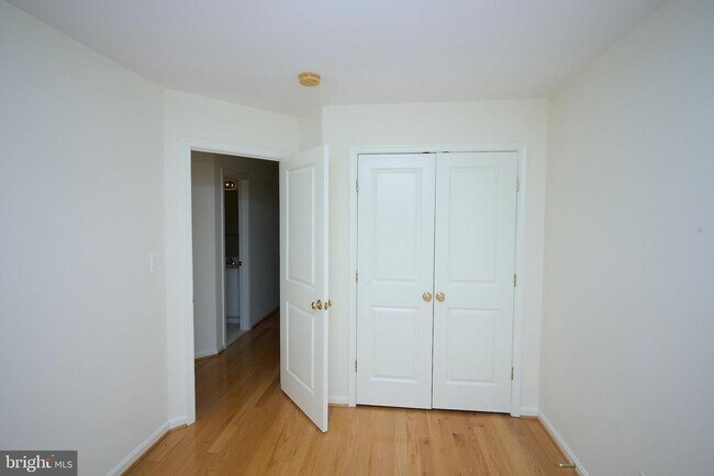 Building Photo - 43259 Sunderleigh Square