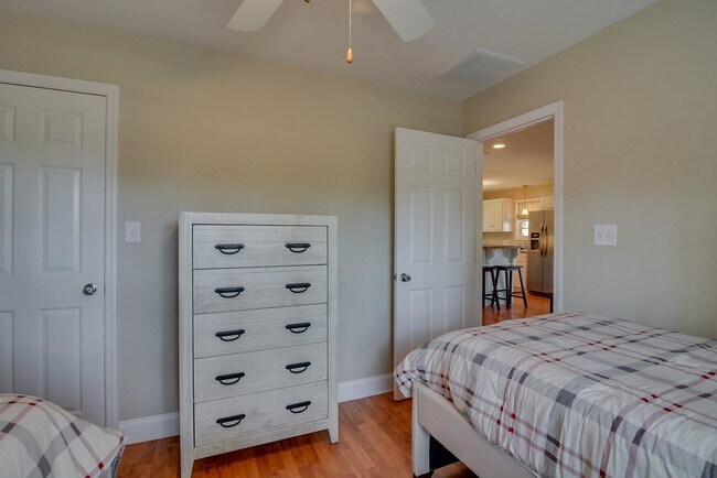 Building Photo - 261 4 Oaks Rd