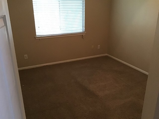 Building Photo - 1805 Manor Cir